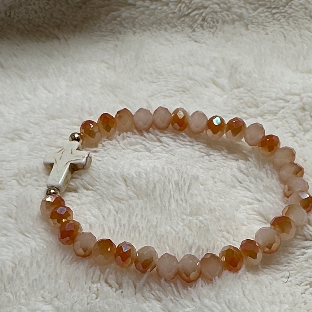 Beaded Bracelets Peachy Gold Mauve Set of 5 with Cross Charms on 2 of them NWOT - Picture 14 of 16